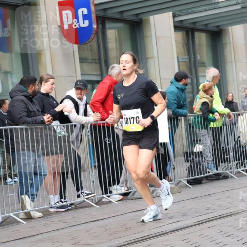 05.10.2025 - 20. swb-Marathon Bremen Strokosch-Dieckow http://msf.ph/oto/9243551 05.10.2025 10:49:24 Ziel 9218, 9369, 9452, 9626, 9627, 9696, 9761, 9889, 10159, 10170, 10346, 10636, 10712, 10726, 10781, 10873, 10888, 11091, 11579, 11642, 11692, 11749, 9218, 9369, 9452, 9626, 9627, 9696, 9761, 9889, 10159, 10170, 10346, 10636, 10712, 10726, 10781, 10873, 10888, 11091, 11579, 11642, 11692, 11749 meine-sportfotos.de