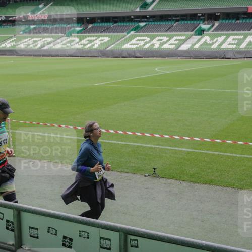 05.10.2025 - 20. swb-Marathon Bremen Michael Burmester http://msf.ph/oto/9243585 05.10.2025 10:36:11 Laufen im Stadion 7123, 7177, 7178, 7908, 8585, 9005, 9173, 9174, 9215, 9231, 9278, 9327, 9330, 9346, 9349, 9370, 9371, 9378, 9389, 9433, 9443, 9450, 9451, 9454, 9462, 9516, 9518, 9542, 9568, 9608, 9609, 9611, 9613, 9634, 9635, 9686, 9737, 9747, 9880, 9904, 9914, 9937, 9954, 9962, 9977, 10006, 10039, 10059, 10063, 10079, 10084, 10127, 10138, 10139, 10143, 10182, 10219, 10228, 10250, 10293, 10311, 10324, 10336, 10353, 10357, 10359, 10367, 10391, 10560, 7163 meine-sportfotos.de