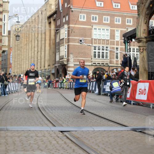 05.10.2025 - 20. swb-Marathon Bremen Yannick Fuchs http://msf.ph/oto/9243596 05.10.2025 10:42:02 Ziel 9884, 10104, 10155, 10691, 10880, 11581, 11710 meine-sportfotos.de