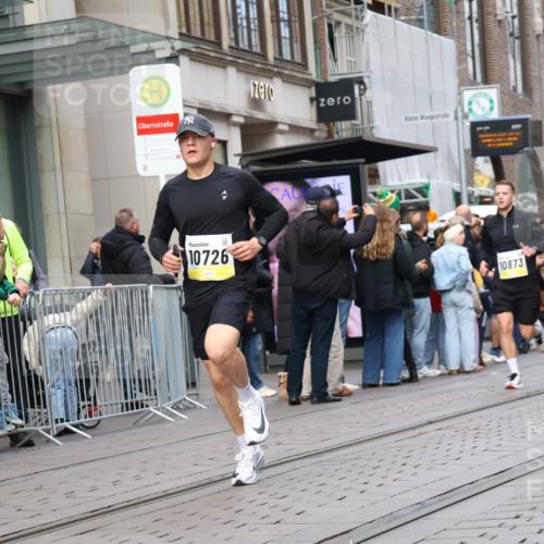 05.10.2025 - 20. swb-Marathon Bremen Strokosch-Dieckow http://msf.ph/oto/9243604 05.10.2025 10:49:27 Ziel 9218, 9369, 9452, 9693, 9696, 9761, 9889, 10159, 10170, 10346, 10543, 10636, 10712, 10726, 10781, 10873, 10946, 11091, 11642, 11692, 11749, 9218, 9369, 9452, 9693, 9696, 9761, 9889, 10159, 10170, 10346, 10543, 10636, 10712, 10726, 10781, 10873, 10946, 11091, 11642, 11692, 11749 meine-sportfotos.de
