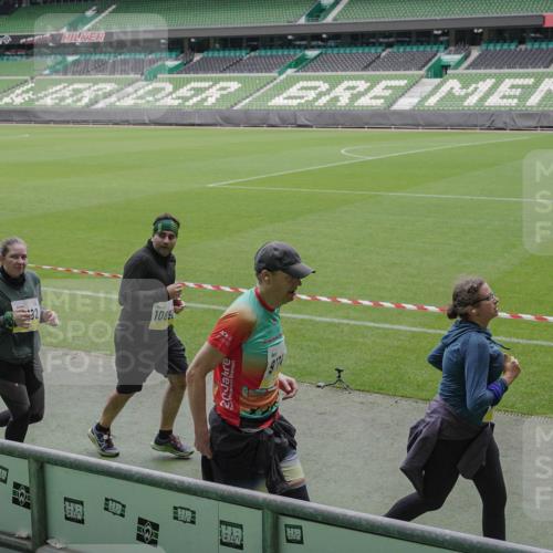 05.10.2025 - 20. swb-Marathon Bremen Michael Burmester http://msf.ph/oto/9243608 05.10.2025 10:36:12 Laufen im Stadion 7123, 7177, 7178, 7908, 8585, 9005, 9173, 9174, 9215, 9231, 9278, 9327, 9330, 9346, 9349, 9370, 9371, 9378, 9389, 9433, 9443, 9450, 9451, 9454, 9462, 9516, 9518, 9542, 9568, 9608, 9609, 9611, 9613, 9634, 9635, 9686, 9737, 9747, 9880, 9904, 9914, 9937, 9954, 9962, 9977, 10006, 10039, 10059, 10063, 10079, 10084, 10127, 10138, 10139, 10143, 10182, 10219, 10228, 10250, 10293, 10311, 10324, 10336, 10353, 10357, 10359, 10367, 10391, 10406, 10560, 10901, 7163 meine-sportfotos.de