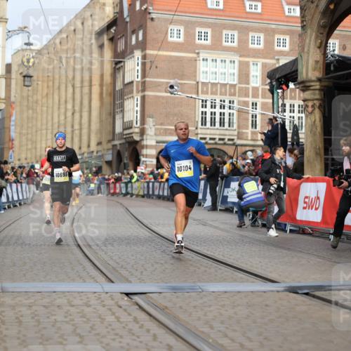 05.10.2025 - 20. swb-Marathon Bremen Yannick Fuchs http://msf.ph/oto/9243613 05.10.2025 10:42:03 Ziel 9884, 10104, 10155, 10691, 10880, 11581, 11710 meine-sportfotos.de