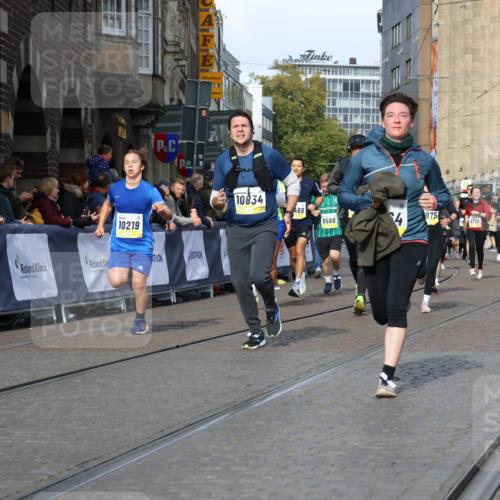 05.10.2025 - 20. swb-Marathon Bremen Strokosch-Dieckow http://msf.ph/oto/9243616 05.10.2025 10:57:51 Ziel 9221, 9568, 9719, 10219, 10577, 10651, 10703, 10834, 10890, 10975, 11023, 11116, 11301, 11457, 11469, 11564, 11575, 11663, 11744 meine-sportfotos.de