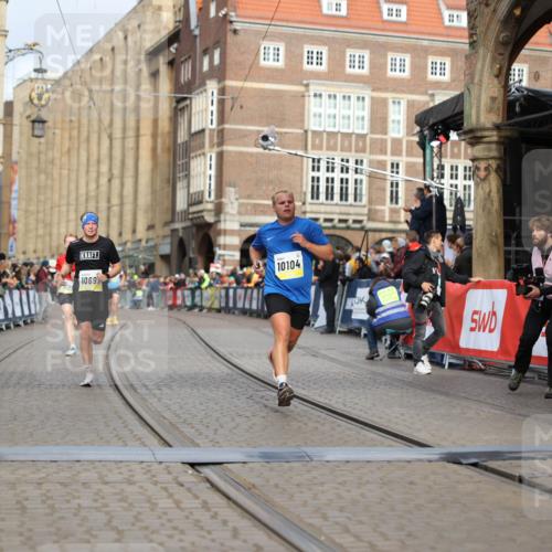 05.10.2025 - 20. swb-Marathon Bremen Yannick Fuchs http://msf.ph/oto/9243623 05.10.2025 10:42:03 Ziel 9884, 10104, 10155, 10691, 10880, 11581, 11710 meine-sportfotos.de