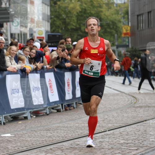 05.10.2025 - 20. swb-Marathon Bremen Strokosch-Dieckow http://msf.ph/oto/9243670 05.10.2025 12:44:39 Ziel 6 meine-sportfotos.de