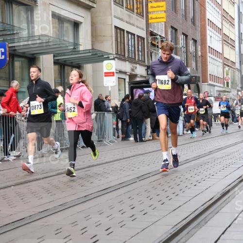 05.10.2025 - 20. swb-Marathon Bremen Strokosch-Dieckow http://msf.ph/oto/9243674 05.10.2025 10:49:30 Ziel 9218, 9369, 9452, 9676, 9693, 9696, 9761, 9803, 9889, 10159, 10170, 10346, 10543, 10726, 10781, 10868, 10873, 10946, 11091, 11642, 11692, 11749, 9218, 9369, 9452, 9676, 9693, 9696, 9761, 9803, 9889, 10159, 10170, 10346, 10543, 10726, 10781, 10868, 10873, 10946, 11091, 11642, 11692, 11749 meine-sportfotos.de