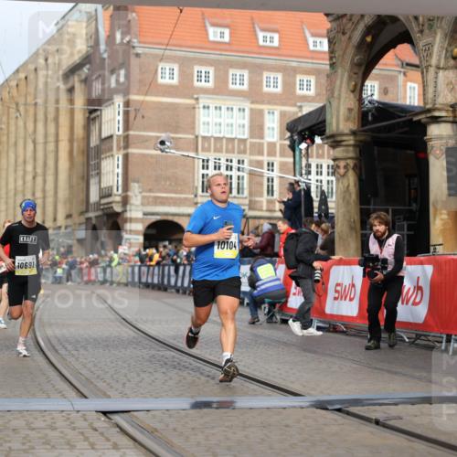 05.10.2025 - 20. swb-Marathon Bremen Yannick Fuchs http://msf.ph/oto/9243675 05.10.2025 10:42:03 Ziel 9884, 10104, 10155, 10691, 10880, 11581, 11710 meine-sportfotos.de