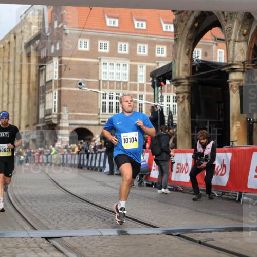 05.10.2025 - 20. swb-Marathon Bremen Yannick Fuchs http://msf.ph/oto/9243698 05.10.2025 10:42:03 Ziel 9884, 10104, 10155, 10691, 10880, 11581, 11710 meine-sportfotos.de
