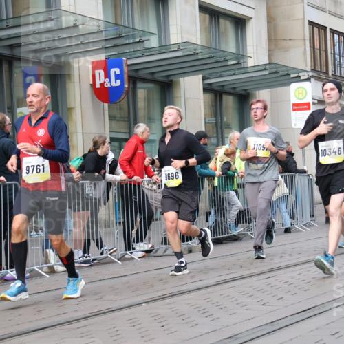 05.10.2025 - 20. swb-Marathon Bremen Strokosch-Dieckow http://msf.ph/oto/9243727 05.10.2025 10:49:35 Ziel 9218, 9369, 9452, 9485, 9676, 9693, 9696, 9761, 9787, 9803, 9889, 10159, 10246, 10346, 10543, 10726, 10781, 10868, 10946, 11091, 11208, 11288, 11295, 11621, 11642, 11692, 11749, 9218, 9369, 9452, 9485, 9676, 9693, 9696, 9761, 9787, 9803, 9889, 10159, 10246, 10346, 10543, 10726, 10781, 10868, 10946, 11091, 11208, 11288, 11295, 11621, 11642, 11692, 11749 meine-sportfotos.de