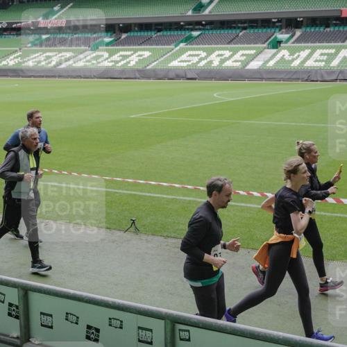 05.10.2025 - 20. swb-Marathon Bremen Michael Burmester http://msf.ph/oto/9243735 05.10.2025 10:36:15 Laufen im Stadion 7123, 7177, 7178, 7908, 8585, 9005, 9173, 9174, 9215, 9231, 9278, 9327, 9330, 9346, 9349, 9370, 9371, 9378, 9389, 9433, 9443, 9450, 9451, 9454, 9462, 9516, 9518, 9542, 9568, 9593, 9608, 9609, 9611, 9613, 9634, 9635, 9686, 9737, 9747, 9880, 9904, 9914, 9937, 9954, 9962, 9977, 9991, 10006, 10039, 10059, 10063, 10079, 10127, 10138, 10139, 10143, 10182, 10219, 10228, 10250, 10293, 10311, 10324, 10336, 10353, 10357, 10359, 10367, 10391, 10406, 10560, 10901, 7163 meine-sportfotos.de