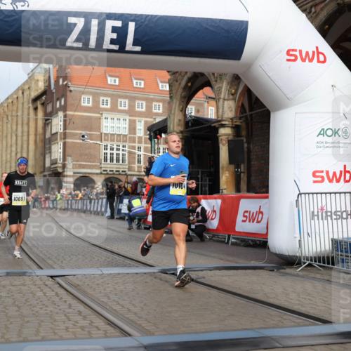05.10.2025 - 20. swb-Marathon Bremen Yannick Fuchs http://msf.ph/oto/9243750 05.10.2025 10:42:04 Ziel 9884, 10104, 10155, 10691, 10880, 11581, 11710 meine-sportfotos.de