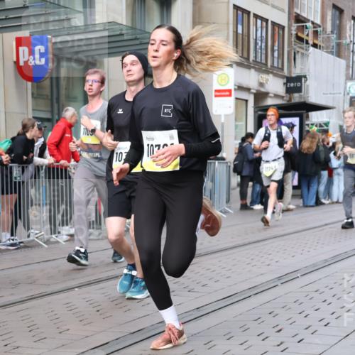 05.10.2025 - 20. swb-Marathon Bremen Strokosch-Dieckow http://msf.ph/oto/9243754 05.10.2025 10:49:36 Ziel 9218, 9369, 9452, 9485, 9676, 9693, 9696, 9761, 9787, 9803, 9889, 10159, 10246, 10346, 10543, 10781, 10868, 10946, 11091, 11208, 11288, 11295, 11621, 11642, 11749, 9218, 9369, 9452, 9485, 9676, 9693, 9696, 9761, 9787, 9803, 9889, 10159, 10246, 10346, 10543, 10781, 10868, 10946, 11091, 11208, 11288, 11295, 11621, 11642, 11749 meine-sportfotos.de