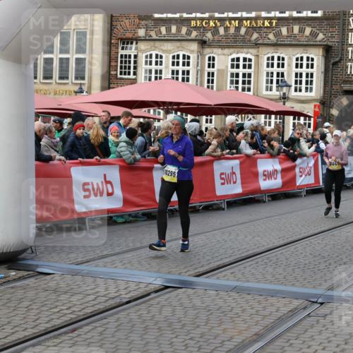 05.10.2025 - 20. swb-Marathon Bremen Yannick Fuchs http://msf.ph/oto/9243773 05.10.2025 11:09:26 Ziel 9848, 9892, 10295, 10522, 11056, 11530, 11674 meine-sportfotos.de