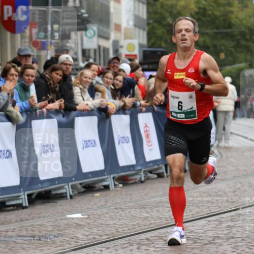 05.10.2025 - 20. swb-Marathon Bremen Strokosch-Dieckow http://msf.ph/oto/9243784 05.10.2025 12:44:39 Ziel 6 meine-sportfotos.de