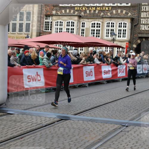 05.10.2025 - 20. swb-Marathon Bremen Yannick Fuchs http://msf.ph/oto/9243793 05.10.2025 11:09:26 Ziel 9848, 9892, 10295, 10522, 11056, 11530, 11674 meine-sportfotos.de