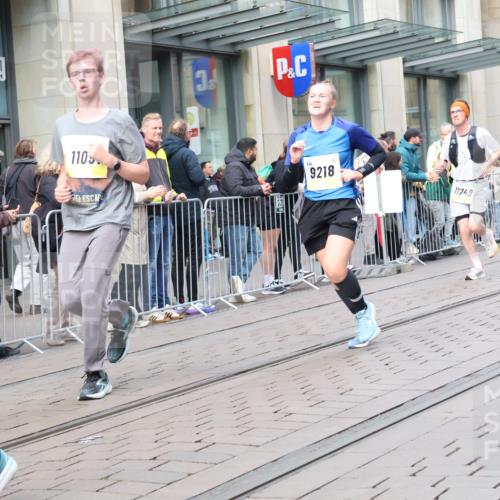 05.10.2025 - 20. swb-Marathon Bremen Strokosch-Dieckow http://msf.ph/oto/9243799 05.10.2025 10:49:37 Ziel 9218, 9369, 9452, 9485, 9676, 9693, 9696, 9761, 9787, 9803, 9889, 10159, 10246, 10346, 10543, 10781, 10868, 10946, 11091, 11104, 11208, 11288, 11295, 11621, 11642, 11749, 9218, 9369, 9452, 9485, 9676, 9693, 9696, 9761, 9787, 9803, 9889, 10159, 10246, 10346, 10543, 10781, 10868, 10946, 11091, 11104, 11208, 11288, 11295, 11621, 11642, 11749 meine-sportfotos.de