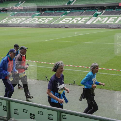 05.10.2025 - 20. swb-Marathon Bremen Michael Burmester http://msf.ph/oto/9243800 05.10.2025 10:36:16 Laufen im Stadion 7123, 7177, 7178, 7908, 8585, 9005, 9173, 9174, 9215, 9231, 9278, 9327, 9330, 9346, 9349, 9370, 9371, 9378, 9389, 9433, 9443, 9450, 9451, 9454, 9462, 9516, 9518, 9542, 9568, 9593, 9608, 9609, 9611, 9613, 9634, 9635, 9686, 9737, 9747, 9880, 9904, 9937, 9954, 9977, 9991, 10006, 10039, 10059, 10063, 10079, 10127, 10138, 10139, 10143, 10182, 10219, 10228, 10250, 10293, 10311, 10324, 10336, 10353, 10357, 10359, 10367, 10391, 10406, 10558, 10560, 10901, 7163 meine-sportfotos.de