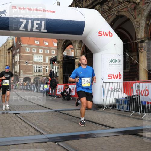 05.10.2025 - 20. swb-Marathon Bremen Yannick Fuchs http://msf.ph/oto/9243806 05.10.2025 10:42:04 Ziel 9884, 10104, 10155, 10691, 10880, 11581, 11710 meine-sportfotos.de