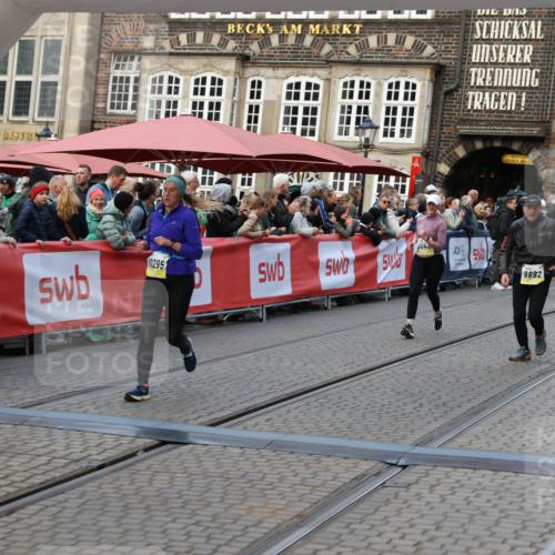 05.10.2025 - 20. swb-Marathon Bremen Yannick Fuchs http://msf.ph/oto/9243807 05.10.2025 11:09:26 Ziel 9848, 9892, 10295, 10522, 11056, 11530, 11674 meine-sportfotos.de