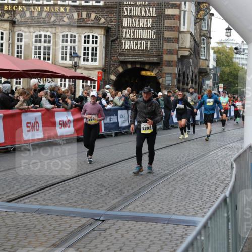 05.10.2025 - 20. swb-Marathon Bremen Yannick Fuchs http://msf.ph/oto/9243815 05.10.2025 11:09:26 Ziel 9848, 9892, 10295, 10522, 11056, 11530, 11674 meine-sportfotos.de