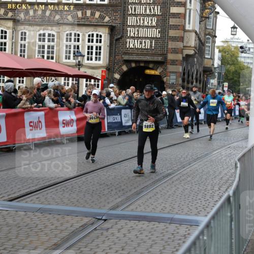 05.10.2025 - 20. swb-Marathon Bremen Yannick Fuchs http://msf.ph/oto/9243823 05.10.2025 11:09:26 Ziel 9848, 9892, 10295, 10522, 11056, 11530, 11674 meine-sportfotos.de