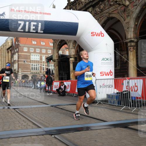 05.10.2025 - 20. swb-Marathon Bremen Yannick Fuchs http://msf.ph/oto/9243825 05.10.2025 10:42:04 Ziel 9884, 10104, 10155, 10691, 10880, 11581, 11710 meine-sportfotos.de