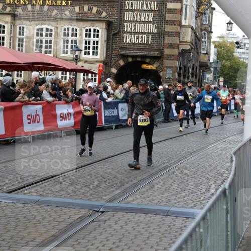 05.10.2025 - 20. swb-Marathon Bremen Yannick Fuchs http://msf.ph/oto/9243833 05.10.2025 11:09:26 Ziel 9848, 9892, 10295, 10522, 11056, 11530, 11674 meine-sportfotos.de