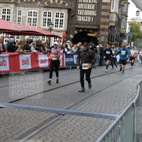 05.10.2025 - 20. swb-Marathon Bremen Yannick Fuchs http://msf.ph/oto/9243856 05.10.2025 11:09:26 Ziel 9848, 9892, 10295, 10522, 11056, 11530, 11674 meine-sportfotos.de