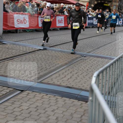 05.10.2025 - 20. swb-Marathon Bremen Yannick Fuchs http://msf.ph/oto/9243865 05.10.2025 11:09:28 Ziel 9848, 9892, 10295, 10522, 11056, 11218, 11530, 11674 meine-sportfotos.de