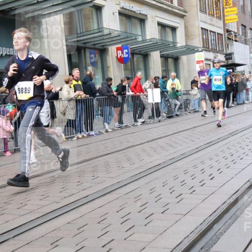 05.10.2025 - 20. swb-Marathon Bremen Strokosch-Dieckow http://msf.ph/oto/9243866 05.10.2025 10:49:39 Ziel 9218, 9369, 9485, 9645, 9676, 9693, 9696, 9761, 9787, 9803, 9889, 10159, 10246, 10346, 10543, 10781, 10868, 10946, 11091, 11104, 11208, 11288, 11295, 11621, 11642, 11749, 9218, 9369, 9485, 9645, 9676, 9693, 9696, 9761, 9787, 9803, 9889, 10159, 10246, 10346, 10543, 10781, 10868, 10946, 11091, 11104, 11208, 11288, 11295, 11621, 11642, 11749 meine-sportfotos.de