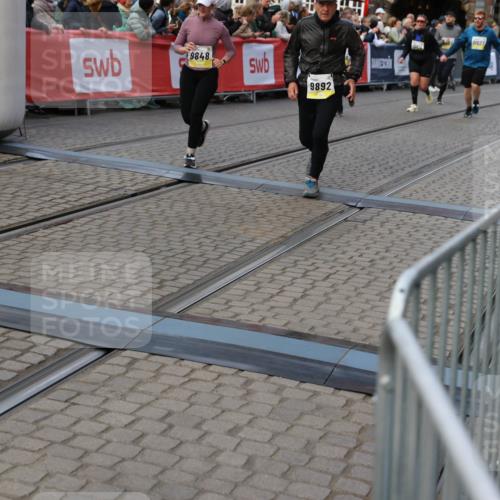 05.10.2025 - 20. swb-Marathon Bremen Yannick Fuchs http://msf.ph/oto/9243872 05.10.2025 11:09:28 Ziel 9848, 9892, 10295, 10522, 11056, 11218, 11530, 11674 meine-sportfotos.de