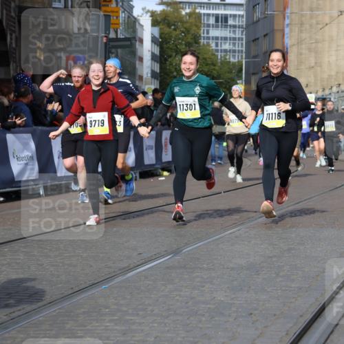 05.10.2025 - 20. swb-Marathon Bremen Strokosch-Dieckow http://msf.ph/oto/9243873 05.10.2025 10:57:56 Ziel 9221, 9568, 9719, 9872, 10577, 10651, 10703, 10793, 10975, 11023, 11116, 11301, 11469, 11601, 11663 meine-sportfotos.de