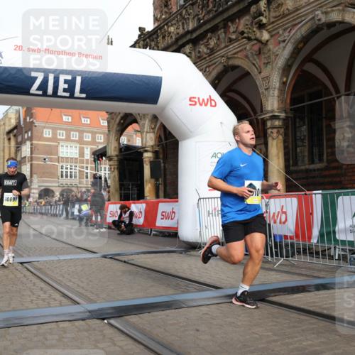 05.10.2025 - 20. swb-Marathon Bremen Yannick Fuchs http://msf.ph/oto/9243879 05.10.2025 10:42:05 Ziel 9884, 10104, 10155, 10691, 10880, 11581, 11710 meine-sportfotos.de