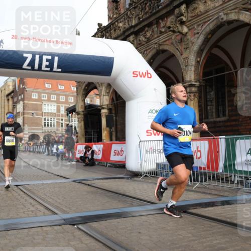 05.10.2025 - 20. swb-Marathon Bremen Yannick Fuchs http://msf.ph/oto/9243889 05.10.2025 10:42:05 Ziel 9884, 10104, 10155, 10691, 10880, 11581, 11710 meine-sportfotos.de
