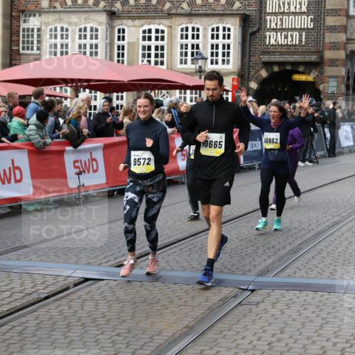 05.10.2025 - 20. swb-Marathon Bremen Yannick Fuchs http://msf.ph/oto/9243890 05.10.2025 11:10:49 Ziel 9446, 9572, 9804, 10665, 10962, 11157, 11240 meine-sportfotos.de
