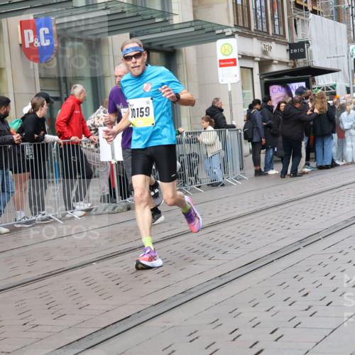 05.10.2025 - 20. swb-Marathon Bremen Strokosch-Dieckow http://msf.ph/oto/9243894 05.10.2025 10:49:40 Ziel 9218, 9369, 9485, 9645, 9676, 9689, 9693, 9696, 9761, 9787, 9803, 9889, 10159, 10246, 10346, 10543, 10781, 10868, 10946, 11091, 11104, 11208, 11288, 11295, 11621, 11642, 11749, 9218, 9369, 9485, 9645, 9676, 9689, 9693, 9696, 9761, 9787, 9803, 9889, 10159, 10246, 10346, 10543, 10781, 10868, 10946, 11091, 11104, 11208, 11288, 11295, 11621, 11642, 11749 meine-sportfotos.de