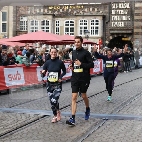 05.10.2025 - 20. swb-Marathon Bremen Yannick Fuchs http://msf.ph/oto/9243909 05.10.2025 11:10:49 Ziel 9446, 9572, 9804, 10665, 10962, 11157, 11240 meine-sportfotos.de