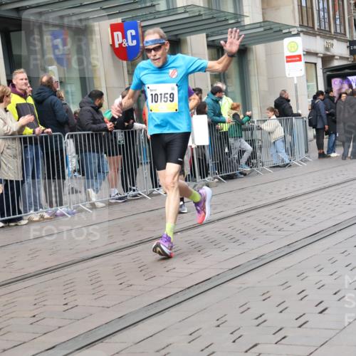 05.10.2025 - 20. swb-Marathon Bremen Strokosch-Dieckow http://msf.ph/oto/9243911 05.10.2025 10:49:40 Ziel 9218, 9369, 9485, 9645, 9676, 9689, 9693, 9696, 9761, 9787, 9803, 9889, 10159, 10246, 10346, 10543, 10781, 10868, 10946, 11091, 11104, 11208, 11288, 11295, 11621, 11642, 11749, 9218, 9369, 9485, 9645, 9676, 9689, 9693, 9696, 9761, 9787, 9803, 9889, 10159, 10246, 10346, 10543, 10781, 10868, 10946, 11091, 11104, 11208, 11288, 11295, 11621, 11642, 11749 meine-sportfotos.de