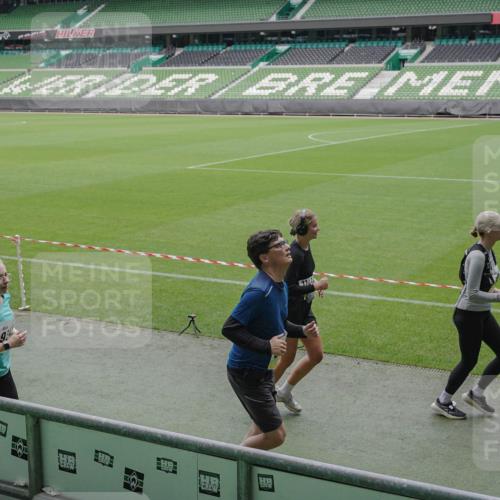 05.10.2025 - 20. swb-Marathon Bremen Michael Burmester http://msf.ph/oto/9243918 05.10.2025 10:36:19 Laufen im Stadion 7123, 7177, 7178, 7908, 8585, 9005, 9173, 9174, 9215, 9231, 9278, 9327, 9330, 9346, 9349, 9370, 9371, 9378, 9389, 9433, 9443, 9450, 9451, 9454, 9462, 9516, 9518, 9542, 9568, 9593, 9608, 9609, 9611, 9613, 9634, 9635, 9686, 9737, 9747, 9827, 9880, 9904, 9937, 9954, 9977, 9991, 10006, 10063, 10079, 10093, 10127, 10138, 10139, 10143, 10182, 10209, 10219, 10228, 10250, 10293, 10311, 10324, 10336, 10357, 10359, 10367, 10391, 10406, 10558, 10560, 10901 meine-sportfotos.de