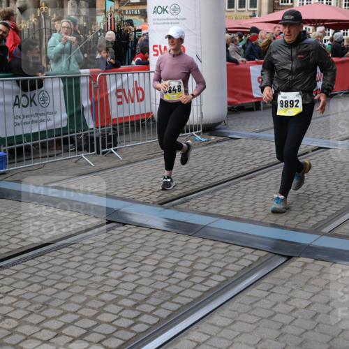 05.10.2025 - 20. swb-Marathon Bremen Yannick Fuchs http://msf.ph/oto/9243924 05.10.2025 11:09:30 Ziel 9493, 9649, 9848, 9892, 9945, 10214, 10295, 10522, 11037, 11056, 11218, 11530 meine-sportfotos.de