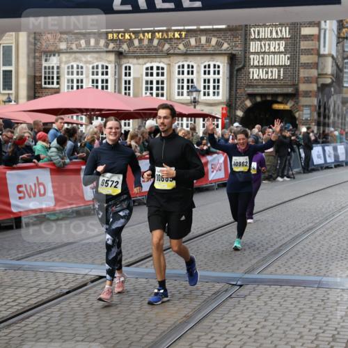 05.10.2025 - 20. swb-Marathon Bremen Yannick Fuchs http://msf.ph/oto/9243929 05.10.2025 11:10:49 Ziel 9446, 9572, 9804, 10665, 10962, 11157, 11240 meine-sportfotos.de
