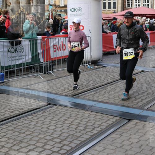05.10.2025 - 20. swb-Marathon Bremen Yannick Fuchs http://msf.ph/oto/9243936 05.10.2025 11:09:30 Ziel 9493, 9649, 9848, 9892, 9945, 10214, 10295, 10522, 11037, 11056, 11218, 11530 meine-sportfotos.de