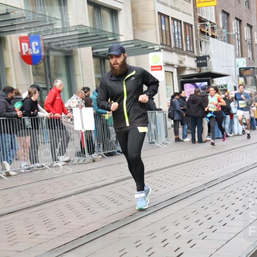 05.10.2025 - 20. swb-Marathon Bremen Strokosch-Dieckow http://msf.ph/oto/9243950 05.10.2025 10:49:42 Ziel 9369, 9485, 9579, 9645, 9676, 9689, 9693, 9696, 9761, 9787, 9803, 9889, 10159, 10246, 10346, 10356, 10400, 10543, 10868, 10946, 11091, 11104, 11208, 11288, 11295, 11621, 11642, 11749, 9369, 9485, 9579, 9645, 9676, 9689, 9693, 9696, 9761, 9787, 9803, 9889, 10159, 10246, 10346, 10356, 10400, 10543, 10868, 10946, 11091, 11104, 11208, 11288, 11295, 11621, 11642, 11749 meine-sportfotos.de