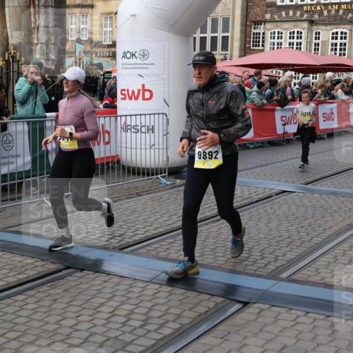 05.10.2025 - 20. swb-Marathon Bremen Yannick Fuchs http://msf.ph/oto/9243955 05.10.2025 11:09:30 Ziel 9493, 9649, 9848, 9892, 9945, 10214, 10295, 10522, 11037, 11056, 11218, 11530 meine-sportfotos.de