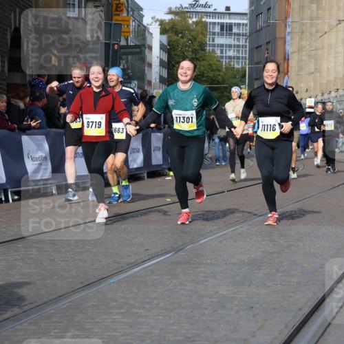 05.10.2025 - 20. swb-Marathon Bremen Strokosch-Dieckow http://msf.ph/oto/9243957 05.10.2025 10:57:57 Ziel 9221, 9568, 9719, 9872, 10577, 10651, 10703, 10793, 11116, 11301, 11469, 11601, 11663 meine-sportfotos.de