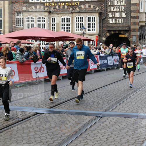 05.10.2025 - 20. swb-Marathon Bremen Yannick Fuchs http://msf.ph/oto/9243984 05.10.2025 11:09:32 Ziel 9493, 9649, 9848, 9892, 9945, 10214, 10295, 11037, 11218 meine-sportfotos.de