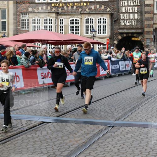 05.10.2025 - 20. swb-Marathon Bremen Yannick Fuchs http://msf.ph/oto/9243992 05.10.2025 11:09:32 Ziel 9493, 9649, 9848, 9892, 9945, 10214, 10295, 11037, 11218 meine-sportfotos.de