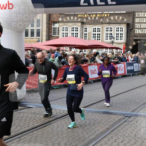 05.10.2025 - 20. swb-Marathon Bremen Yannick Fuchs http://msf.ph/oto/9243997 05.10.2025 11:10:51 Ziel 9446, 9572, 9804, 10665, 10962, 11157, 11240 meine-sportfotos.de