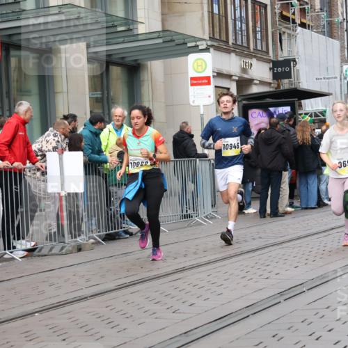 05.10.2025 - 20. swb-Marathon Bremen Strokosch-Dieckow http://msf.ph/oto/9243999 05.10.2025 10:49:44 Ziel 9369, 9485, 9579, 9645, 9676, 9689, 9693, 9696, 9787, 9803, 10022, 10159, 10246, 10356, 10400, 10543, 10868, 10946, 11091, 11104, 11208, 11288, 11295, 11621, 11642, 11749, 9369, 9485, 9579, 9645, 9676, 9689, 9693, 9696, 9787, 9803, 10022, 10159, 10246, 10356, 10400, 10543, 10868, 10946, 11091, 11104, 11208, 11288, 11295, 11621, 11642, 11749 meine-sportfotos.de