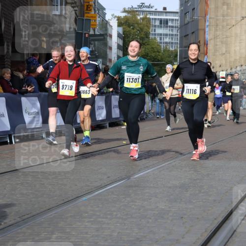 05.10.2025 - 20. swb-Marathon Bremen Strokosch-Dieckow http://msf.ph/oto/9244005 05.10.2025 10:57:57 Ziel 9221, 9568, 9719, 9872, 10577, 10651, 10703, 10793, 11116, 11301, 11469, 11601, 11663 meine-sportfotos.de